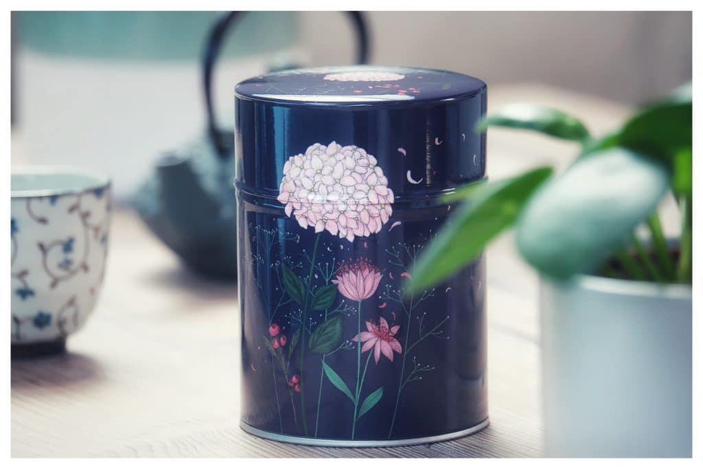 Boîte à thé illustrée Hortensia par Minasmoke