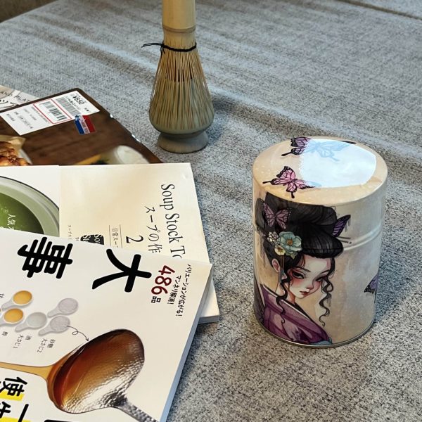 Boîte à thé illustrée traditionnelle – Mme Butterfly