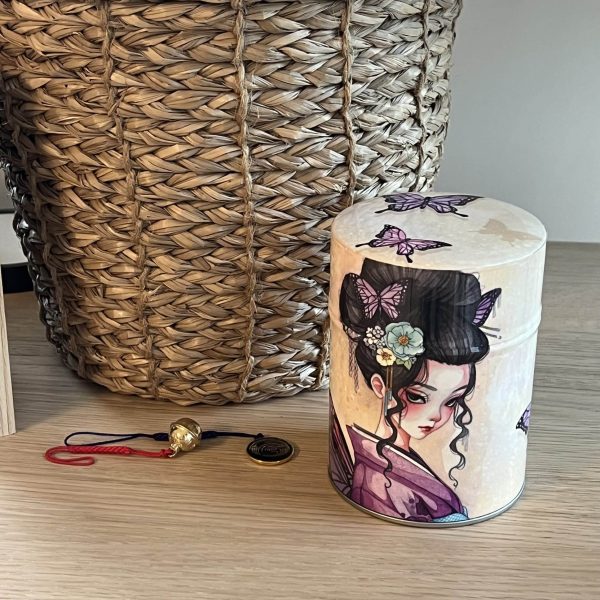 Boîte à thé illustrée traditionnelle – Mme Butterfly