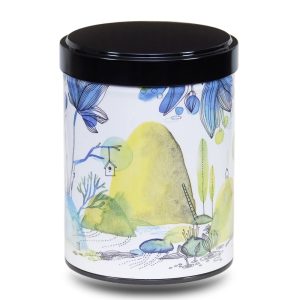 B-147-boite-the-illustree-B-coeur-de-mangrov Boite a the en metal d'artiste illustrée d'un dessin de mangrove et de fleurs bleue sur fond blanc