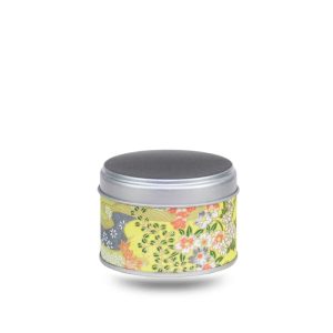 Petite boite a the en metal recouverte de papier washi jaune pale avec des fleurs et des paysages