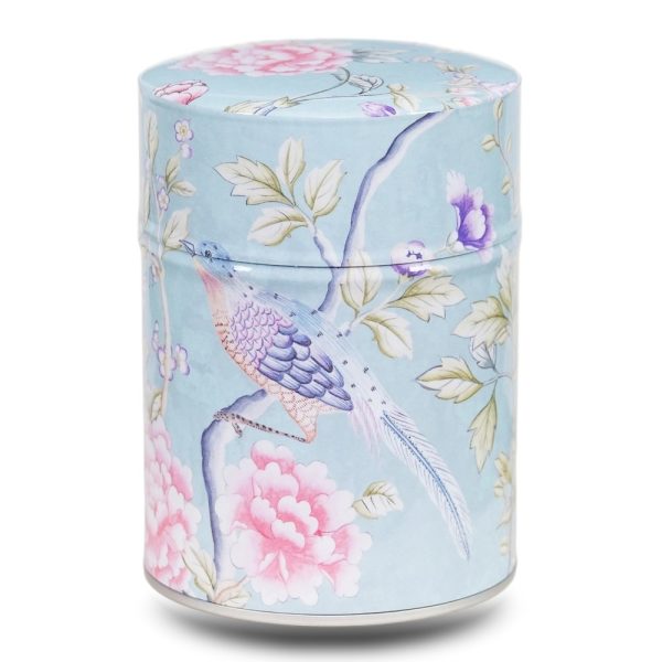 boite-the-illustree-C-orient Boite à thé en métal illustrée d'oiseaux et de fleurs sur un fond bleu clair