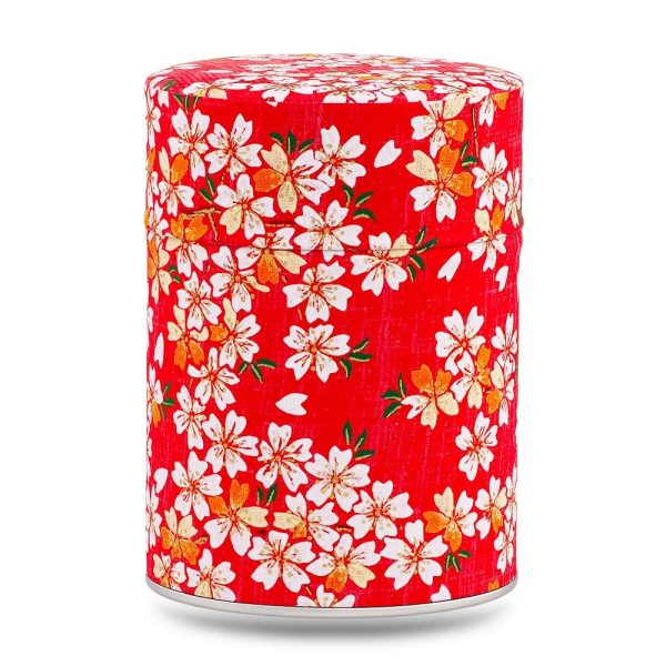 Boîte à thé artisanale Kihoku 100 g, recouverte de papier washi rouge vif aux fleurs de cerisier blanches rehaussées d’or, couvercle assorti décoré.