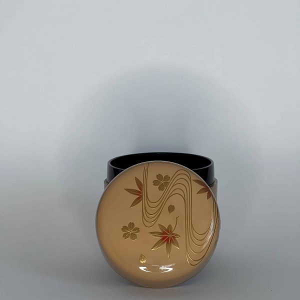 Natsume Nishimura Shōun  de Tatsutagawa, laque de Wajima, Rindogawa maki-e - Bois, Or, nacre