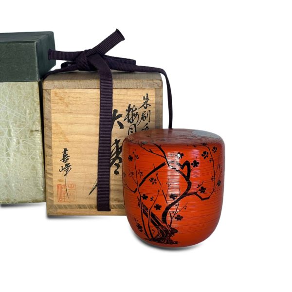 Natsume laqué rouge avec un motif de pruniers sous la lune
