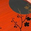 Natsume laqué rouge avec un motif de pruniers sous la lune