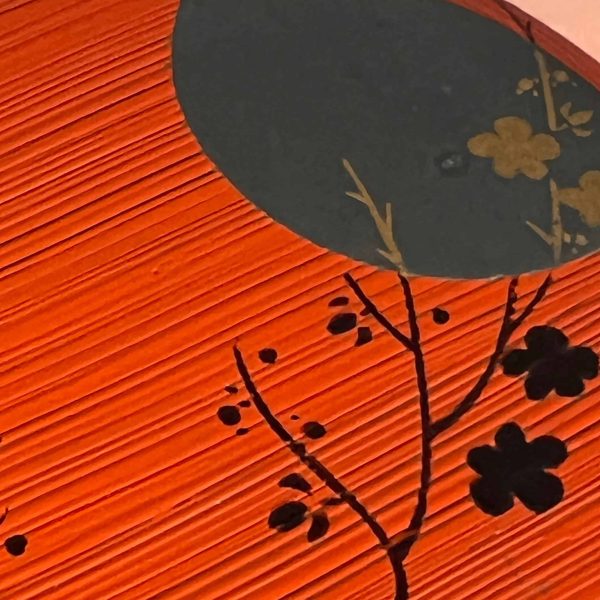 Natsume laqué rouge avec un motif de pruniers sous la lune
